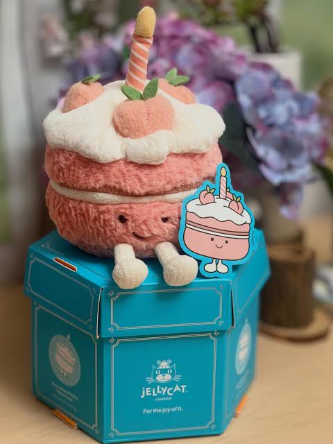 Jellycat Amuseable Peach Birthday Cake (Shanghai Exclusive)