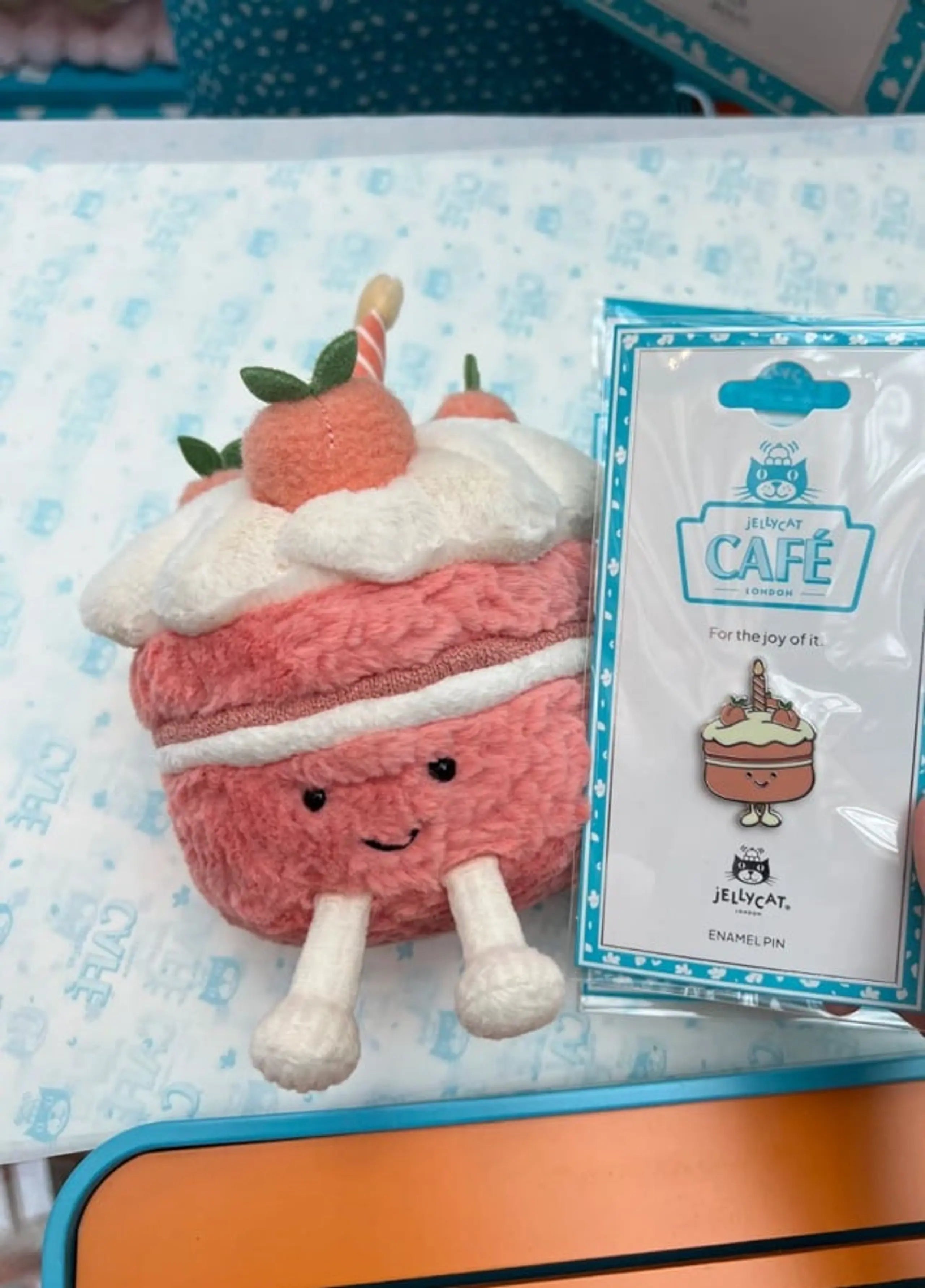 Jellycat Melbie Peach Birthday Cake